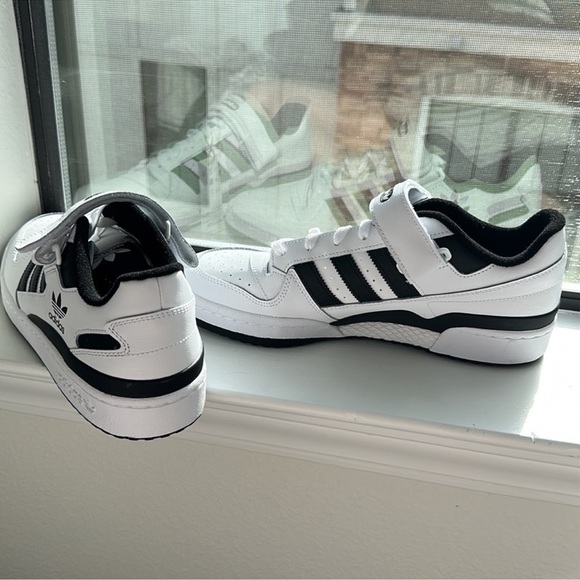 NWT adidas Low Forum Shoe Size 11.5  in Cloud White / Cloud White / Core Black